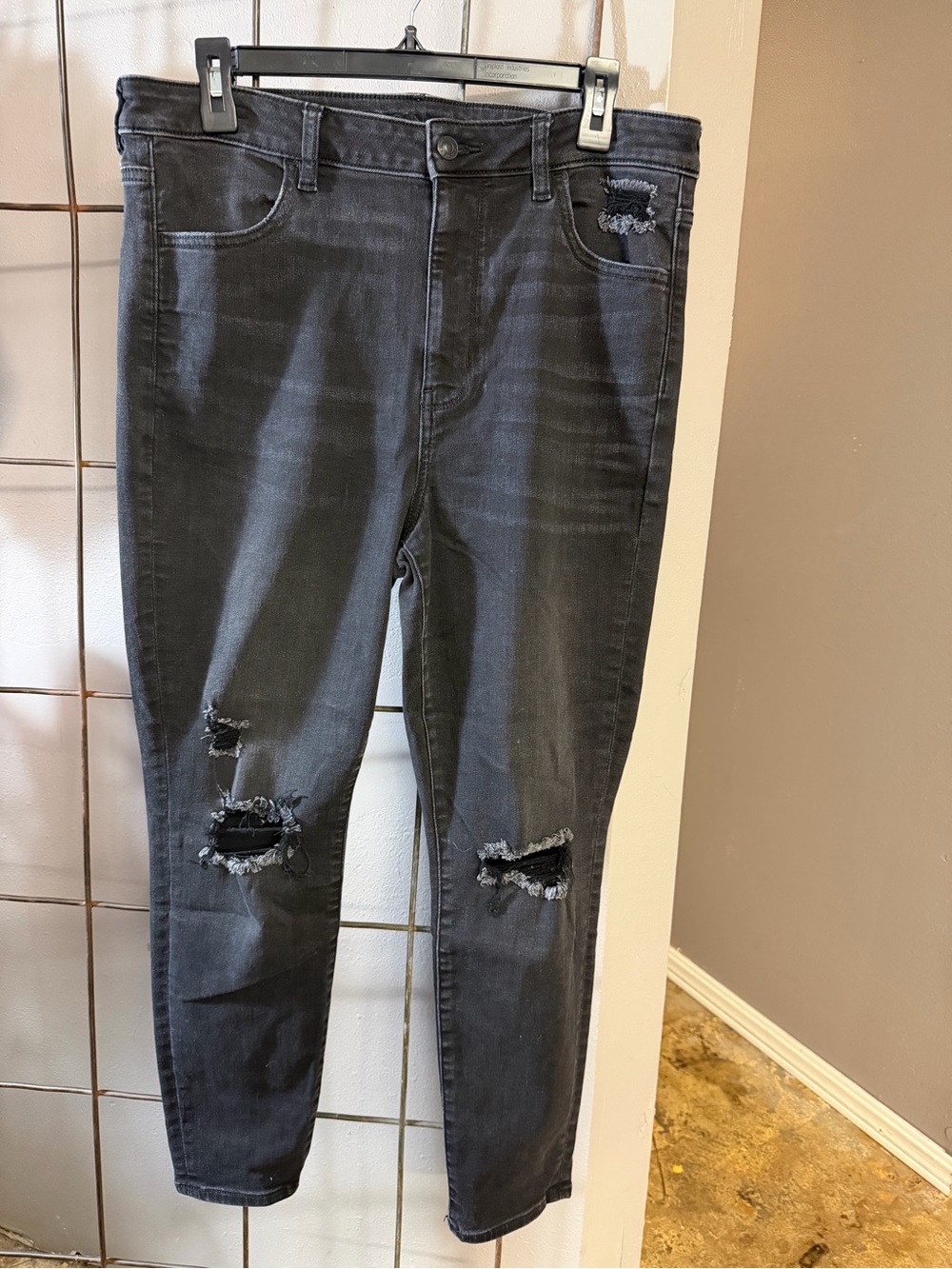 American Eagle Outfitters Black Distressed High-Rise Skinny Jeans